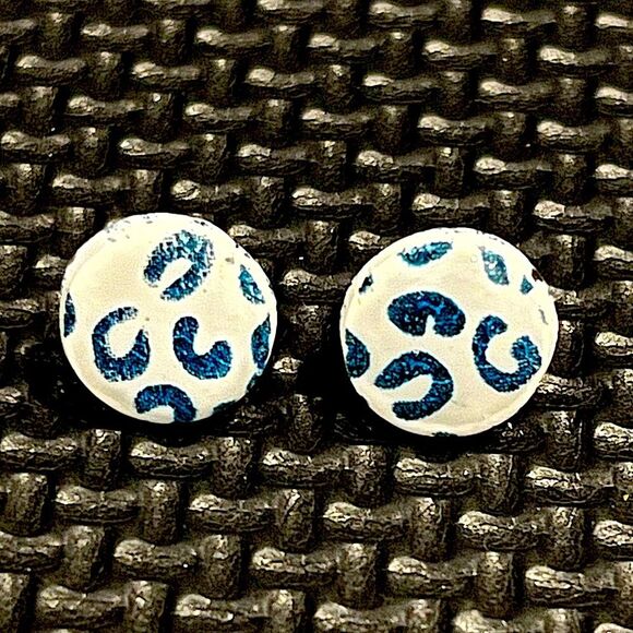 NEW White & Blue Leopard Print Resin & Polymer Clay Round Stud Earrings - Picture 1 of 3